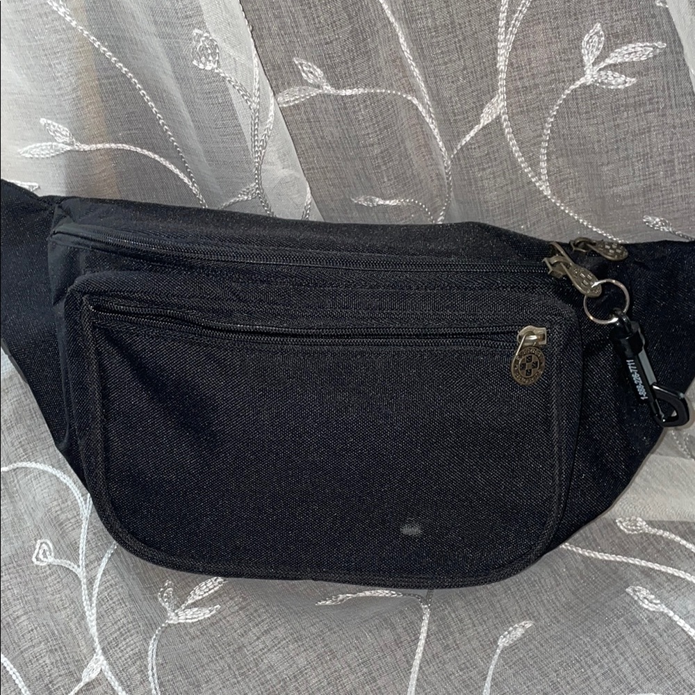 Sleek Black Belt Bag with Adjustable Straps